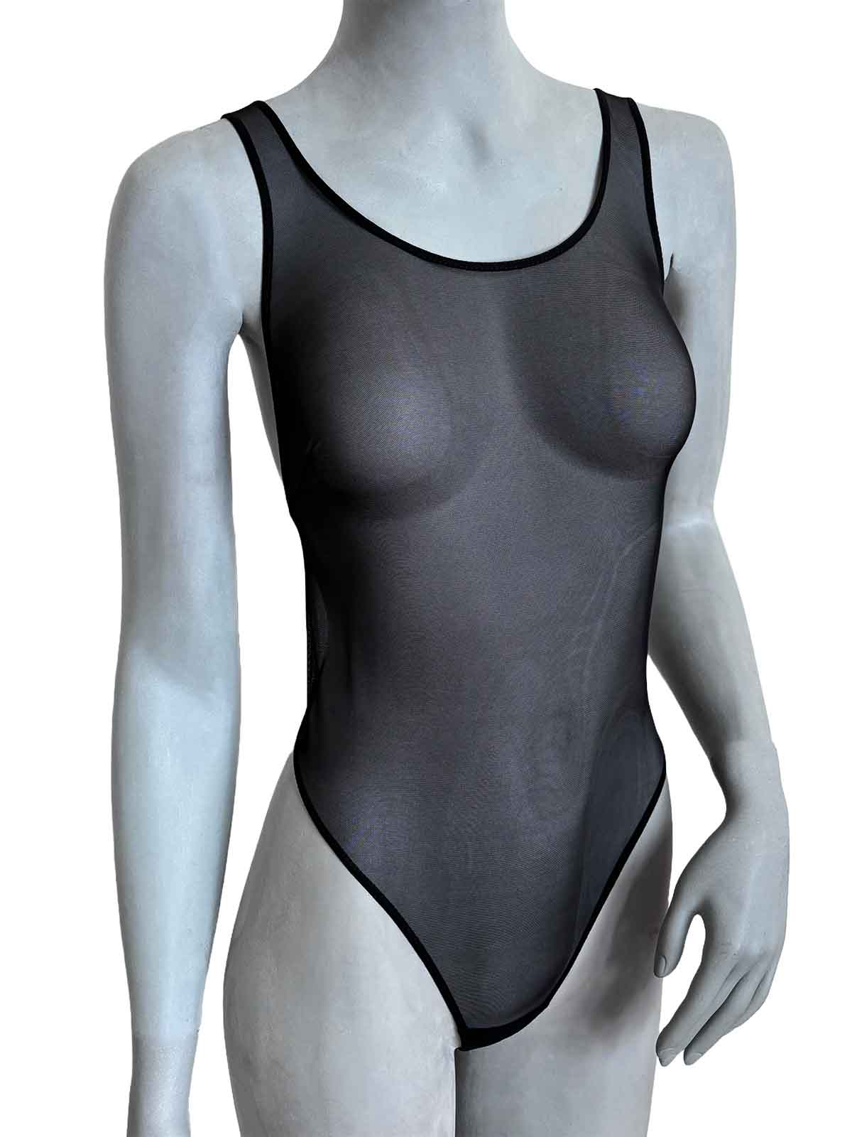 Vista frontal do body Beatriz em tule transparente preto, decote redondo, lingerie artesanal Ciso Atelier