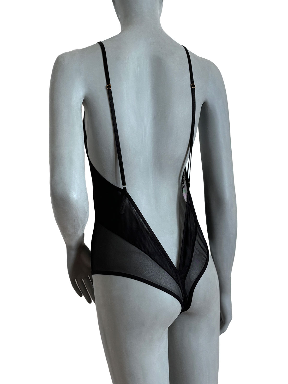 Costas do bodysuit Pietra Cisô em tule transparente preto com costas profundamente abertas e alças finas