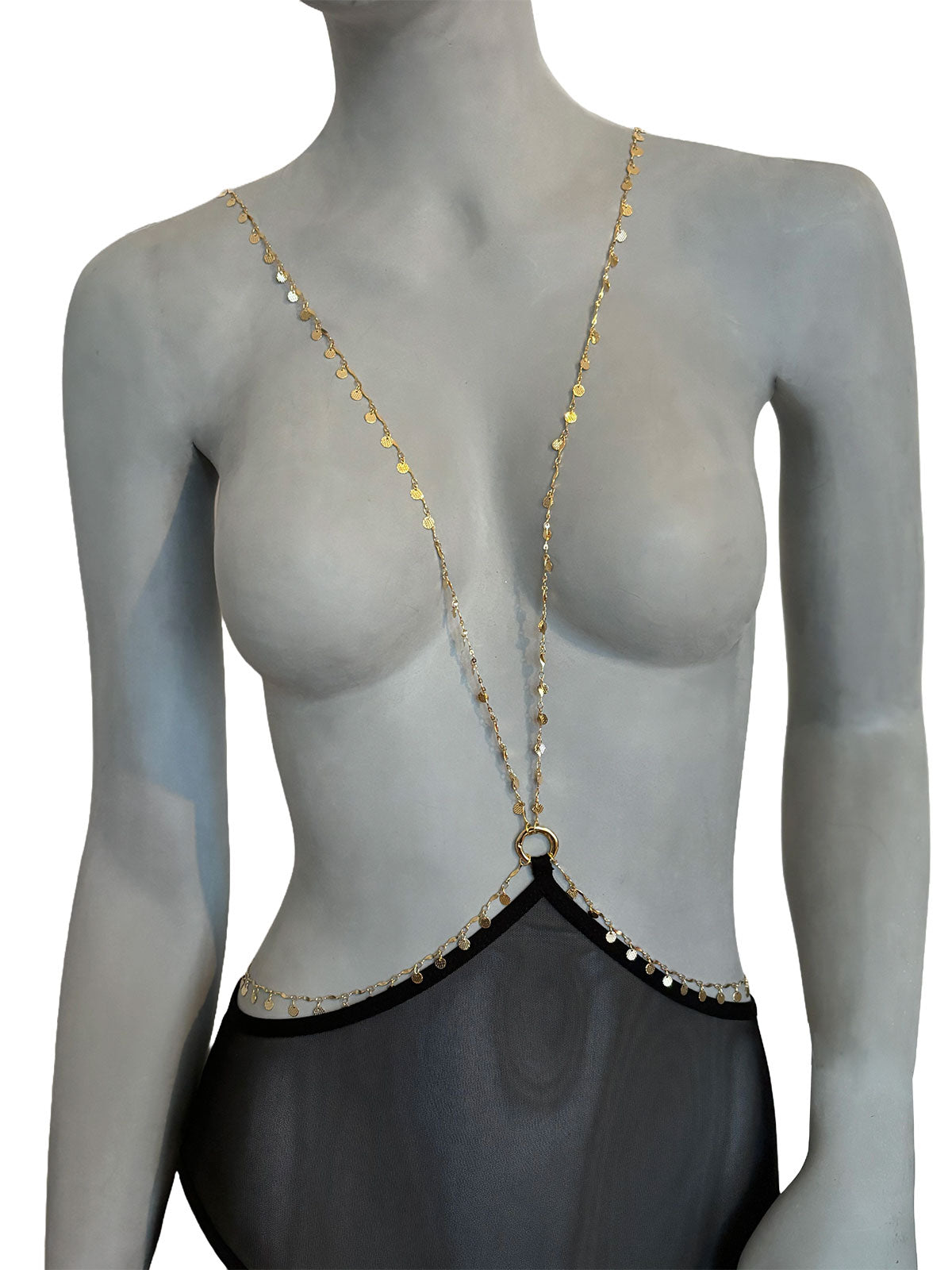 Detalhe frontal do bodysuit Isa harness hotpant Cisô, correntes 18k gold-plated e design minimalista
