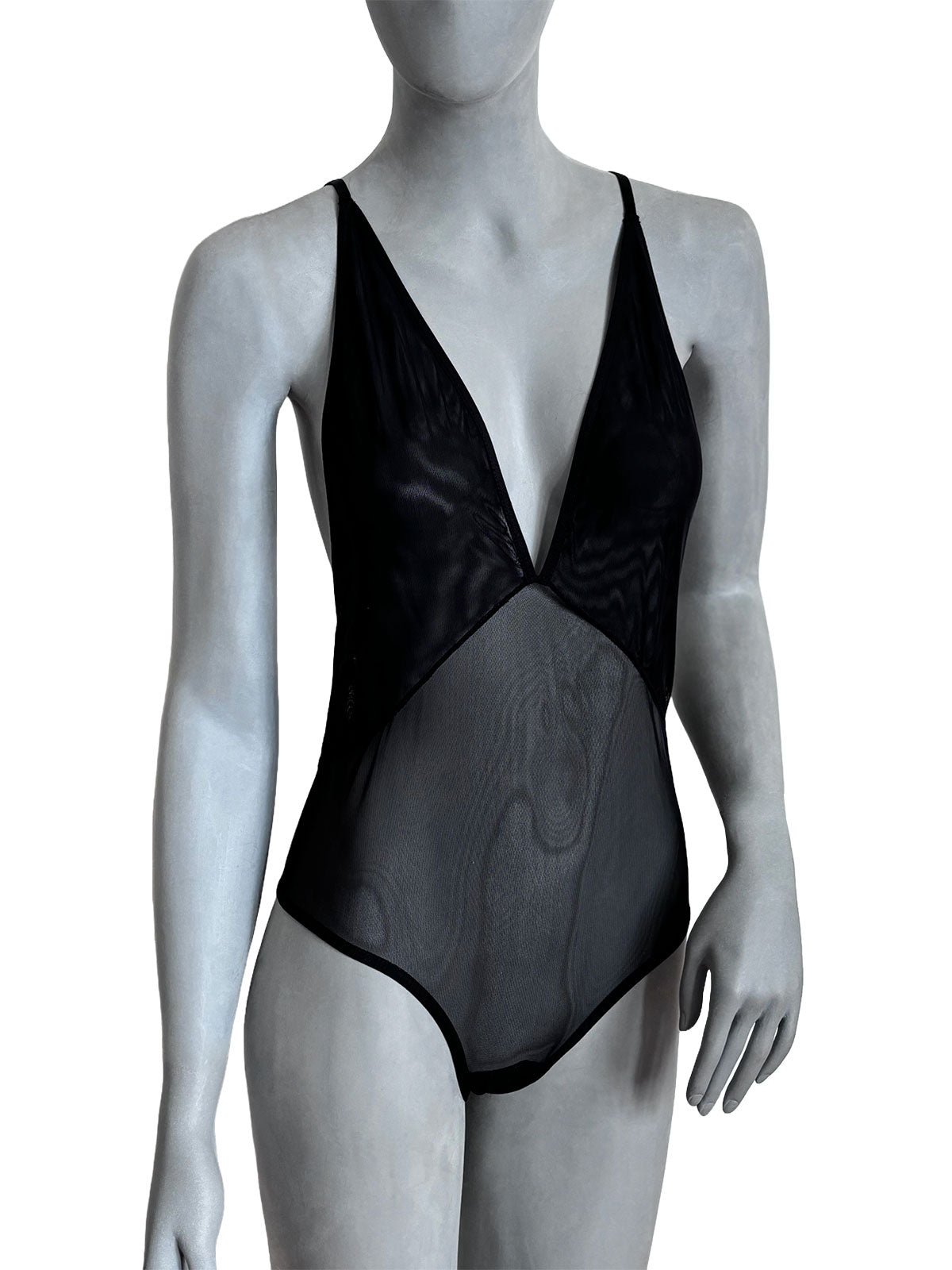 Bodysuit Pietra Cisô em tule transparente preto com decote profundo em V e recortes laterais, vista frontal