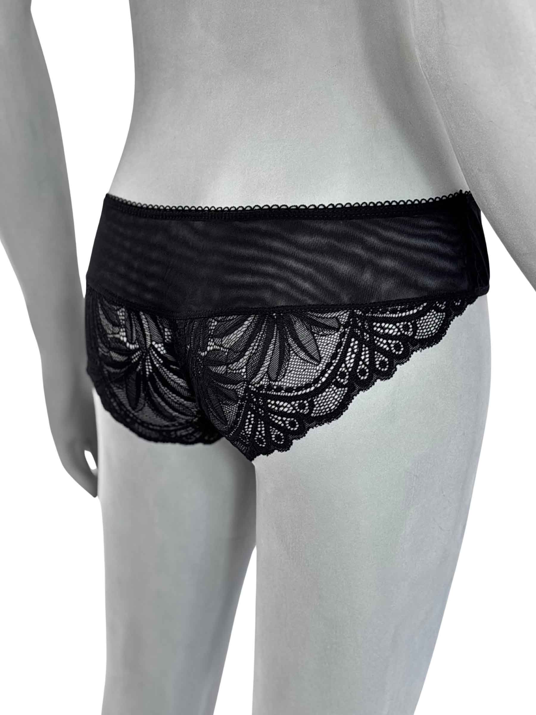 Calcinha Judy em tule preto com detalhe de renda nas costas, vista traseira, lingerie artesanal romântica da Cisô Atelier