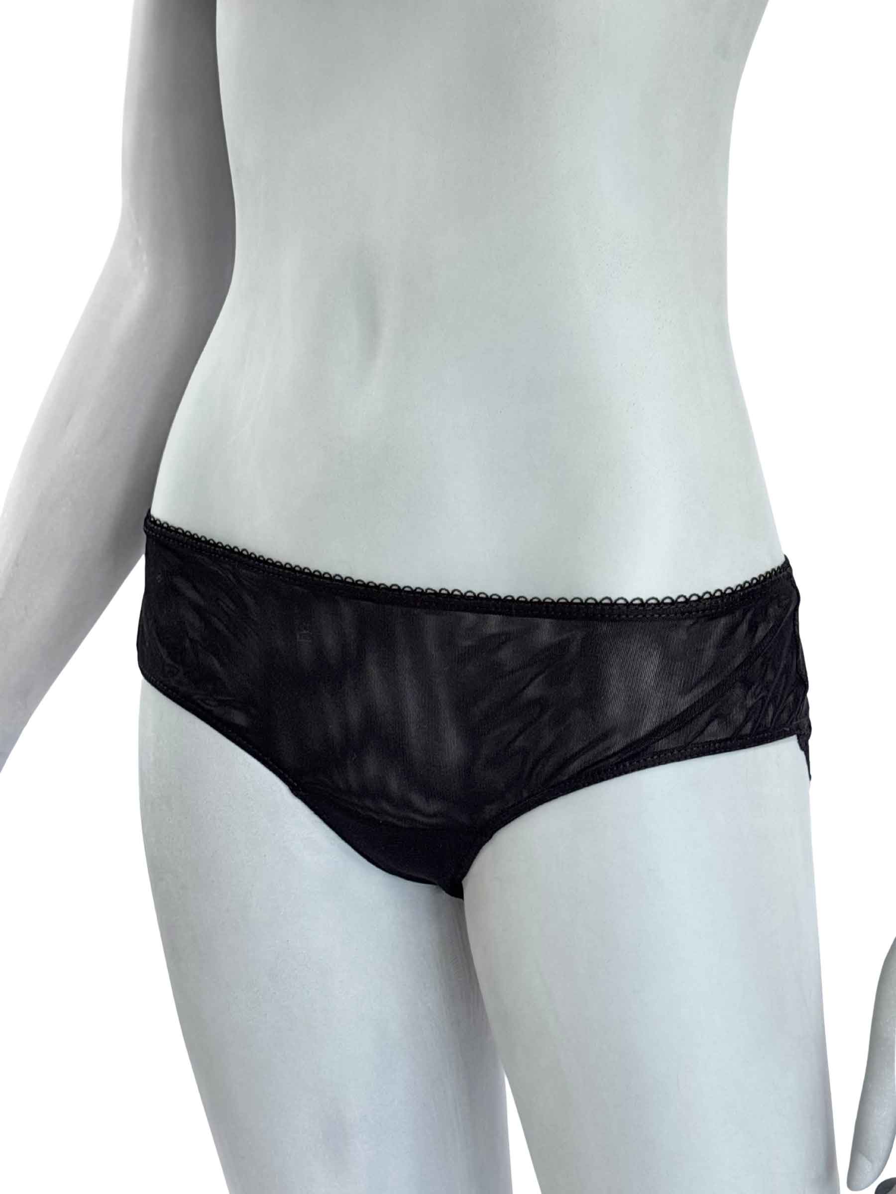 Calcinha Judy em tule preto com acabamento em renda, vista frontal, lingerie artesanal delicada da Cisô Atelier