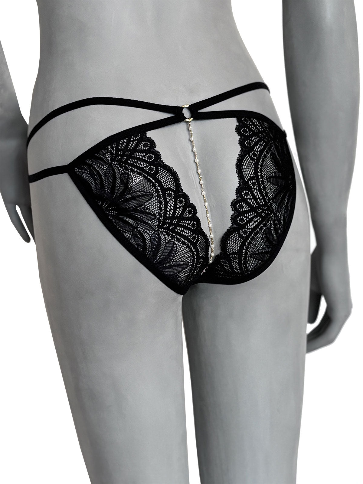 Calcinha Tereza em renda preta com corrente de ouro, vista de costas, lingerie artesanal statement da Cisô Atelier