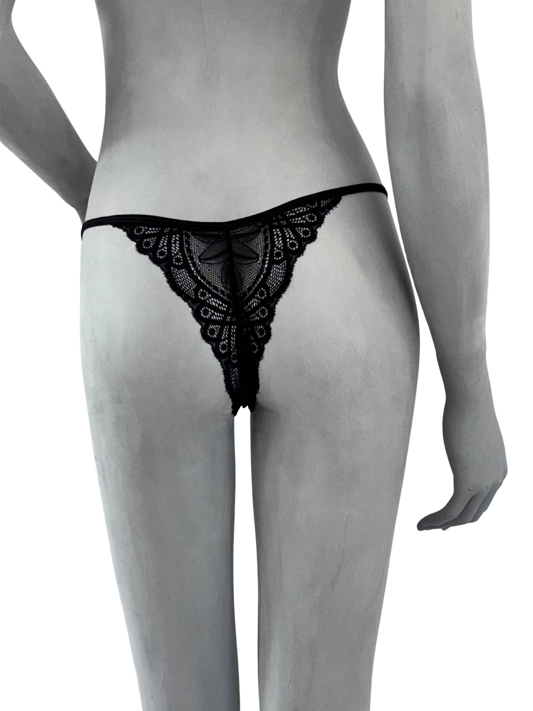 Calcinha Zoe em renda preta com padrão floral, vista de costas, lingerie artesanal delicada da Cisô Atelier