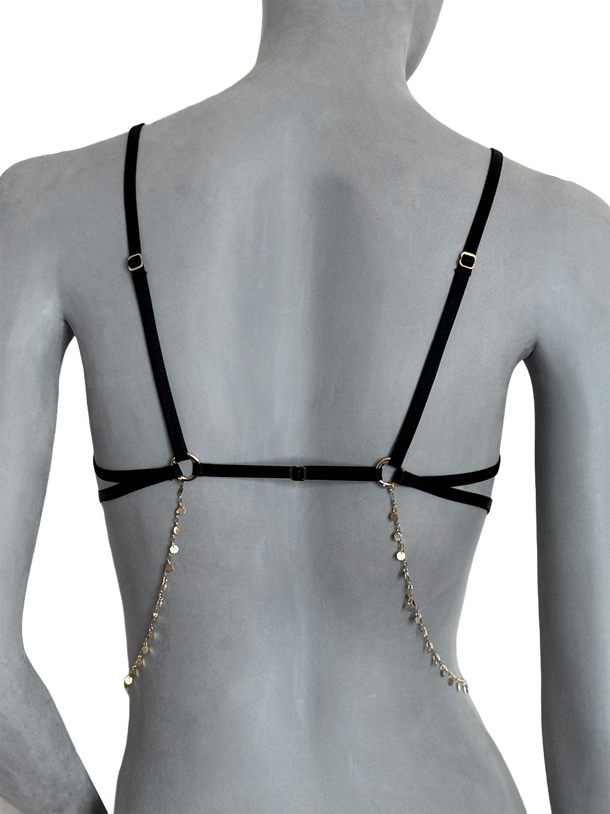 Detalhe das costas do Sutiã Margot com elásticos cruzados, reguladores dourados e correntes pendentes em acabamento artesanal