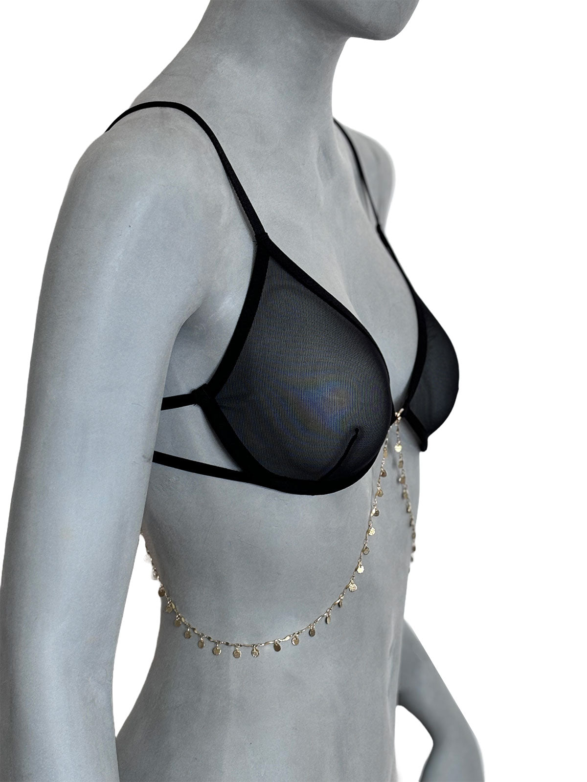 Sutiã Margot em tule preto com corrente dourada contornando o corpo, vista lateral mostrando caimento e estrutura adaptável